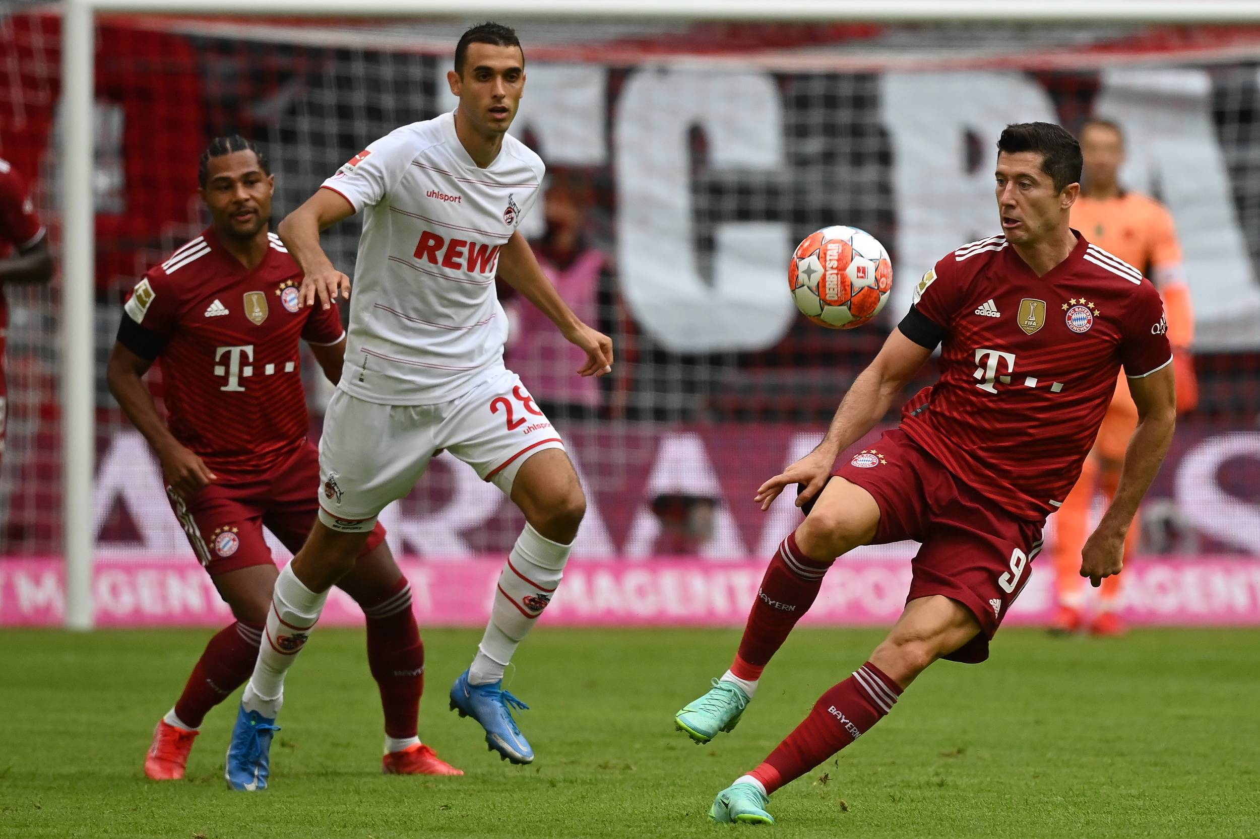 沙尔克客场战平科隆，保持排名稳定的简单介绍