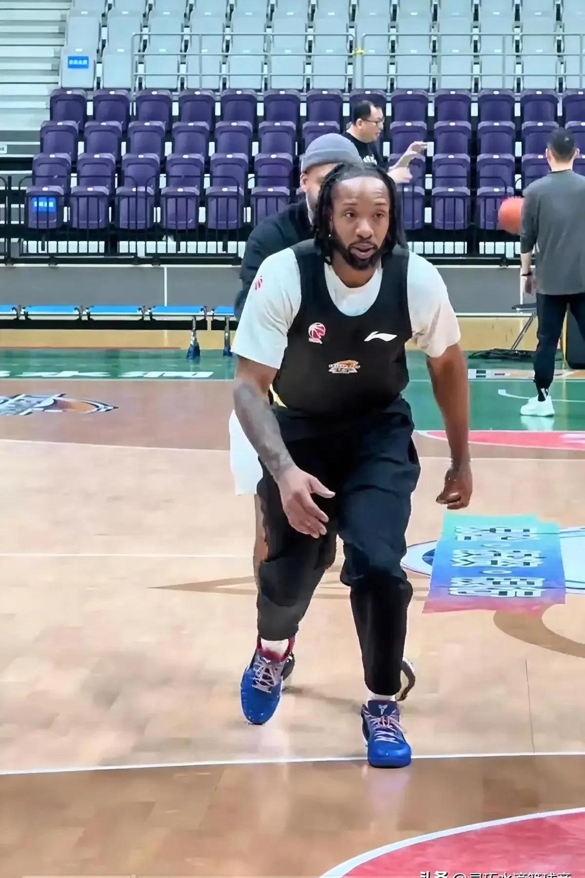 防守团队加快步伐！伯恩利球队士气高昂