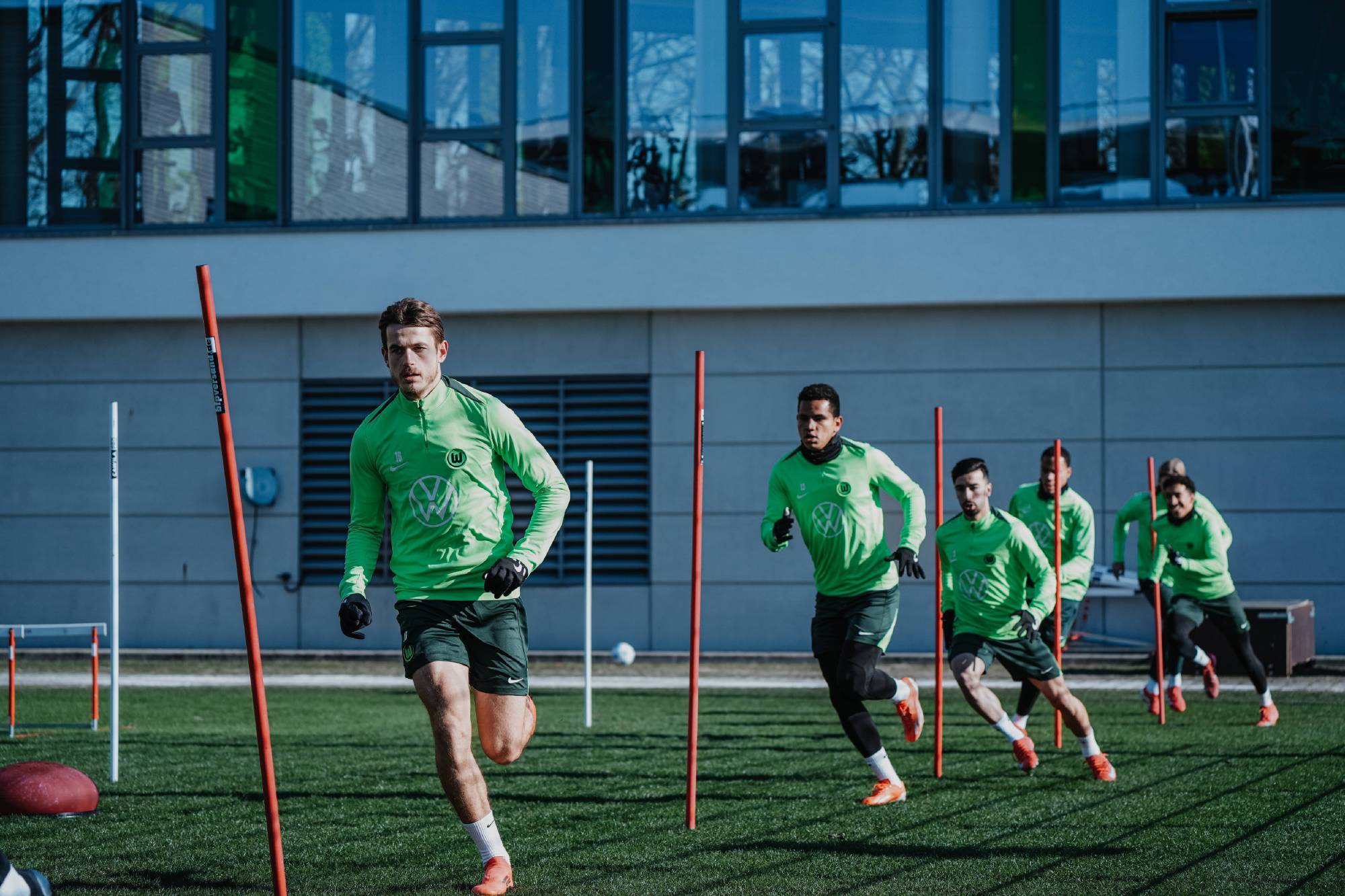 aoa体育娱乐-沃尔夫斯堡遭遇失利，陷入保级泥潭的简单介绍