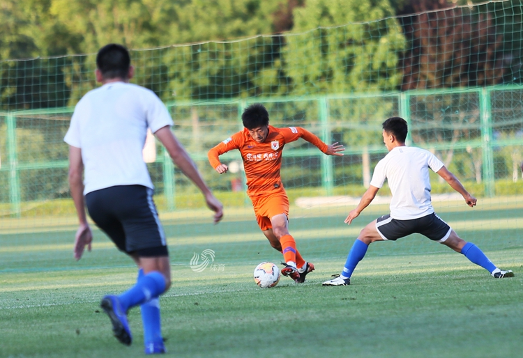 鲁能主场与鲁能苦战,最终握手言和 鲁能主场与鲁能苦战,最终握手言和