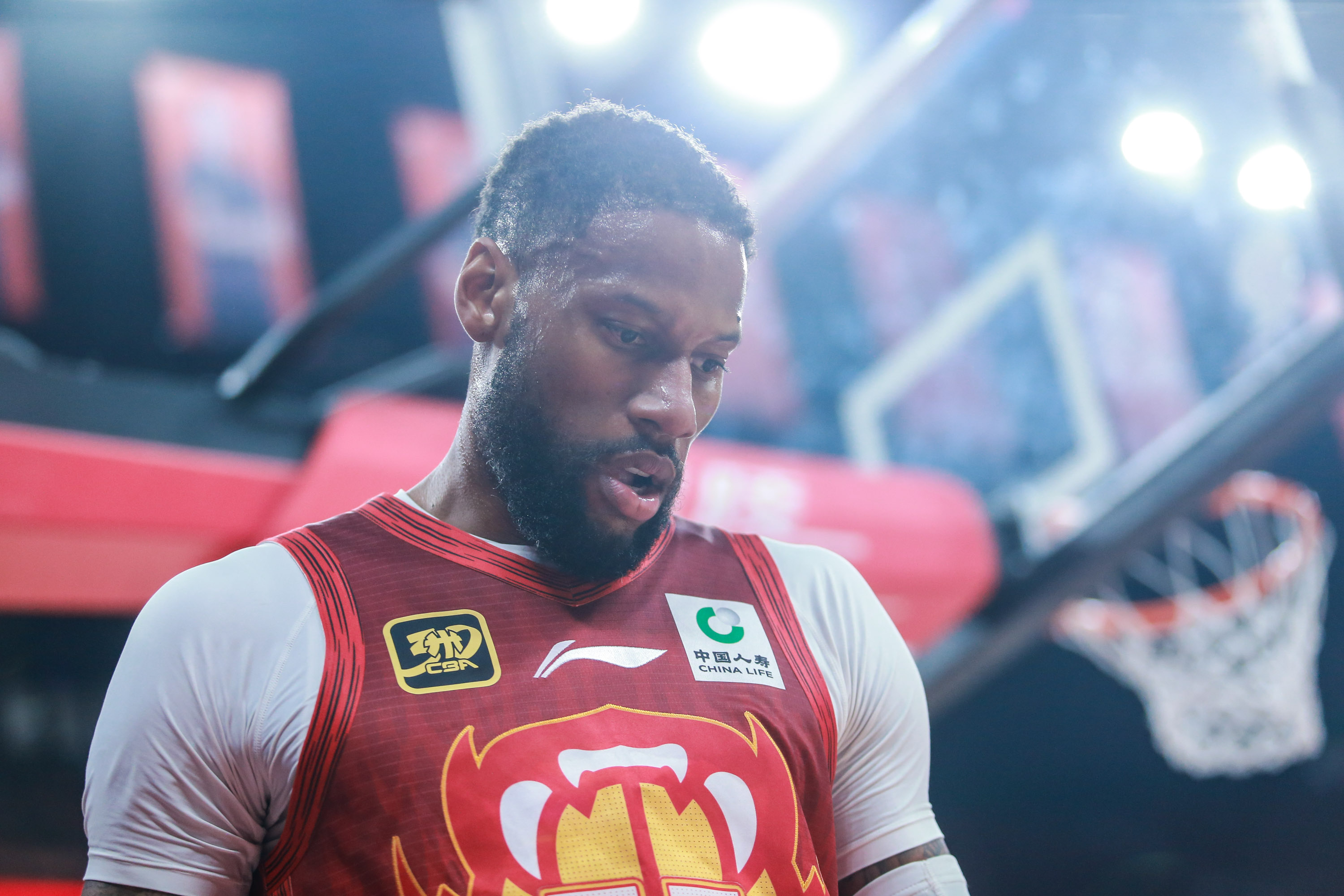 aoa体育直播-年轻球员表现出色，助队获得胜利