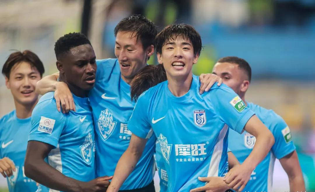 年轻球员表现出色,助队获得胜利 年轻球员表现出色,助队获得胜利