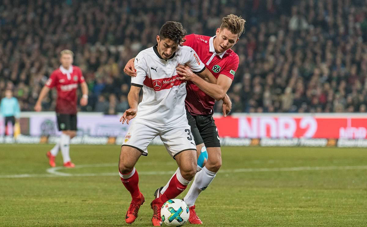 汉诺威队在激动人心的比赛中胜出