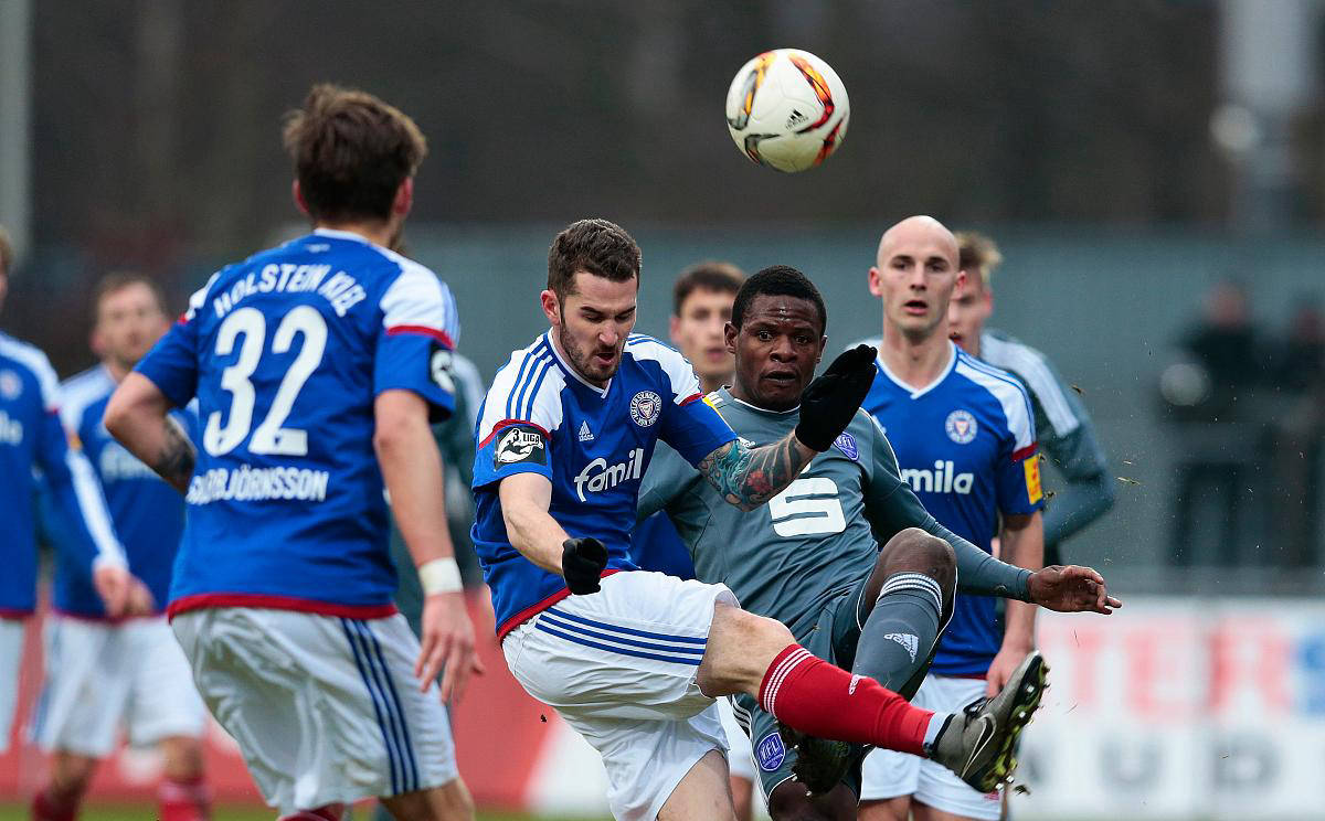 皇家社会在比赛中演绎精彩进攻战术