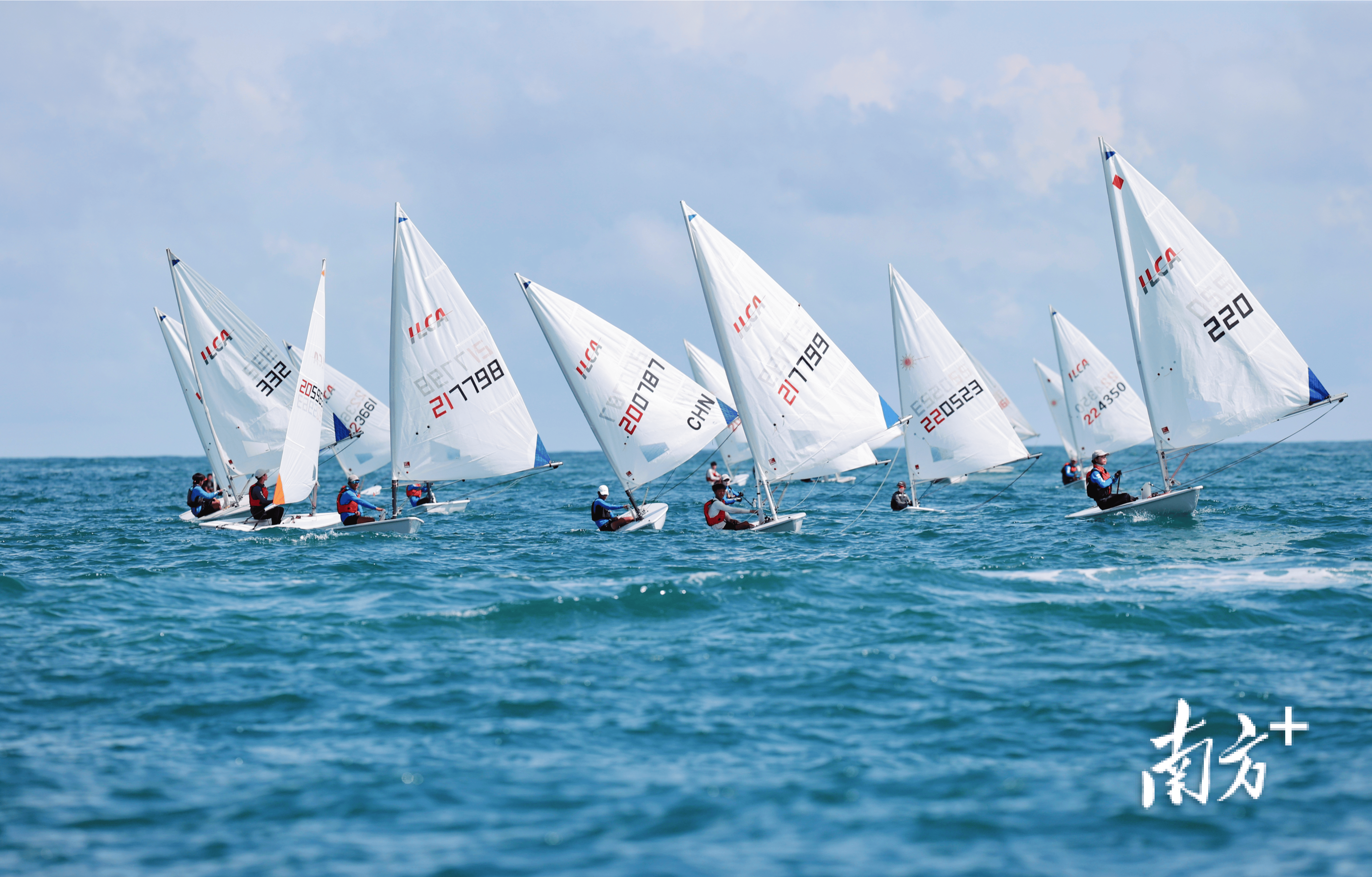 关于捷克共和国帆船队速度激烈，夺魁的信息