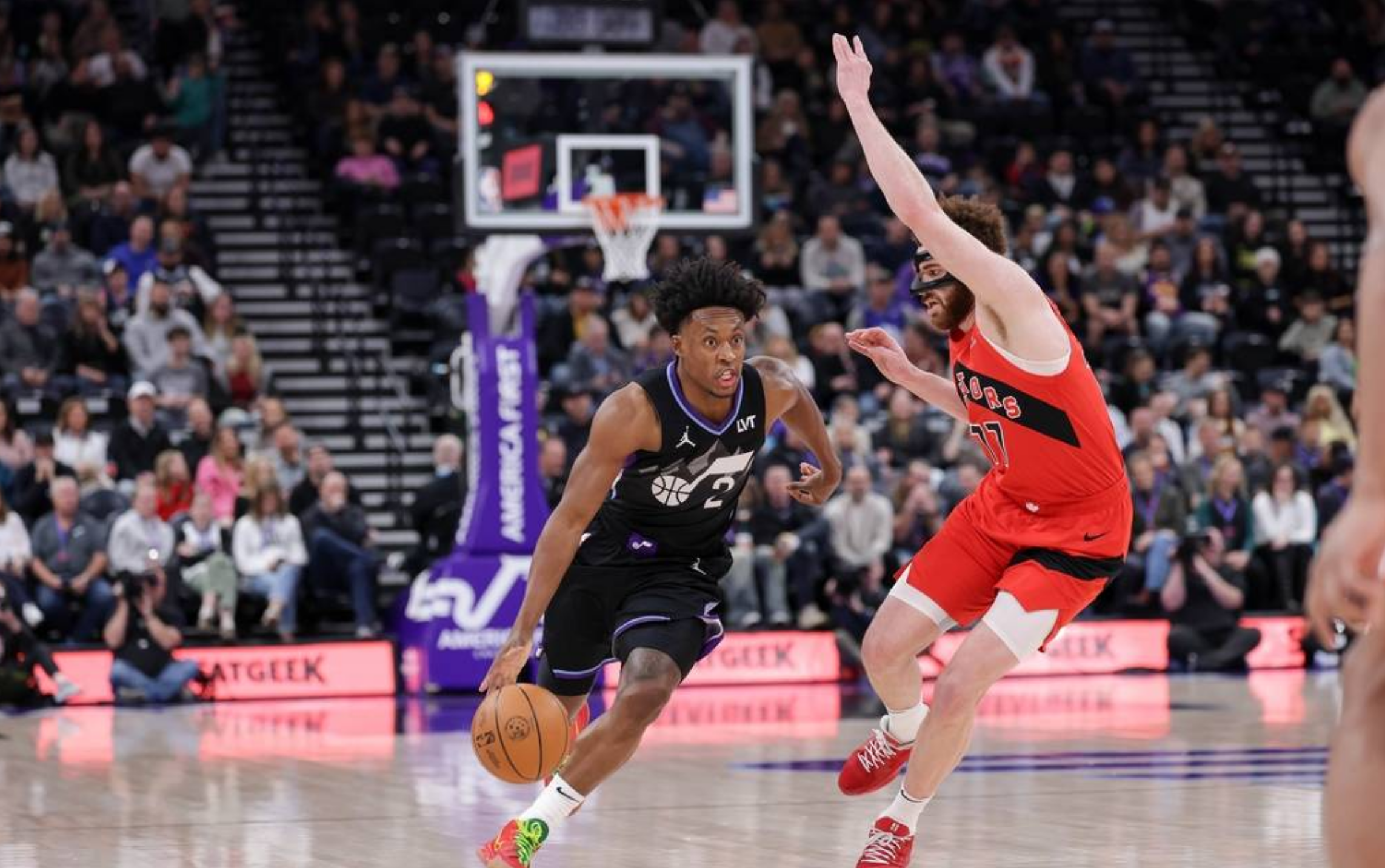 猛龙大胜篮网，锁定东部第一