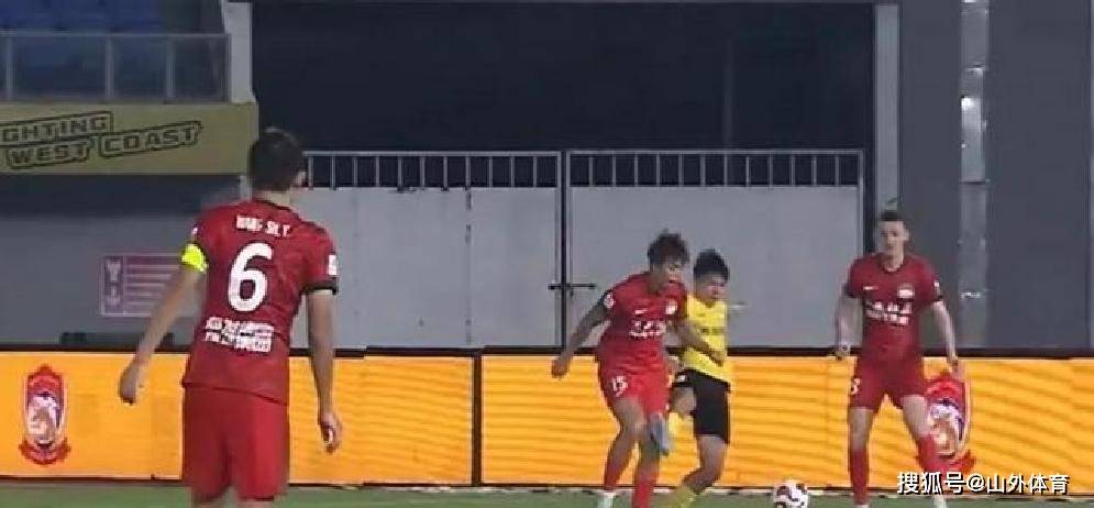 精彩比赛引发争议，裁判遭质疑