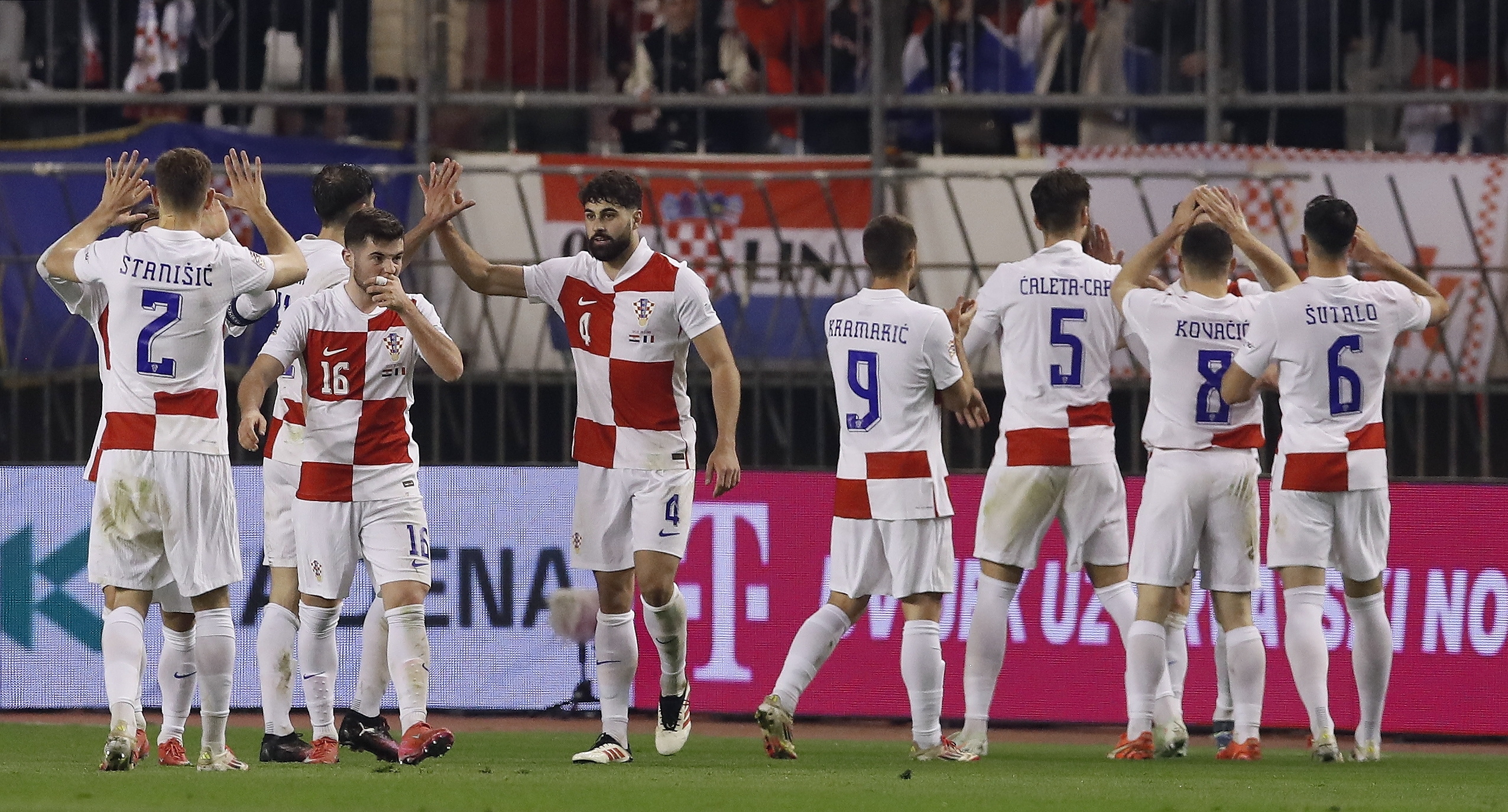 aoa体育直播-克罗地亚队在欧国联半决赛中惨遭淘汰