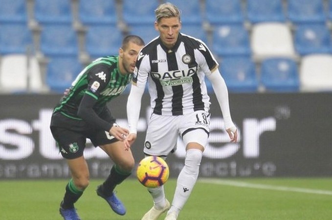 包含萨索洛与乌迪内斯交手，展开激烈对抗的词条