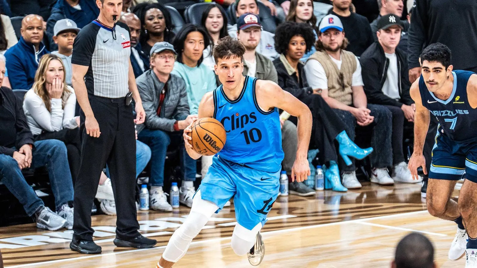 aoa体育视频-快船主帅荣膺最佳教练，战绩持续攀升！