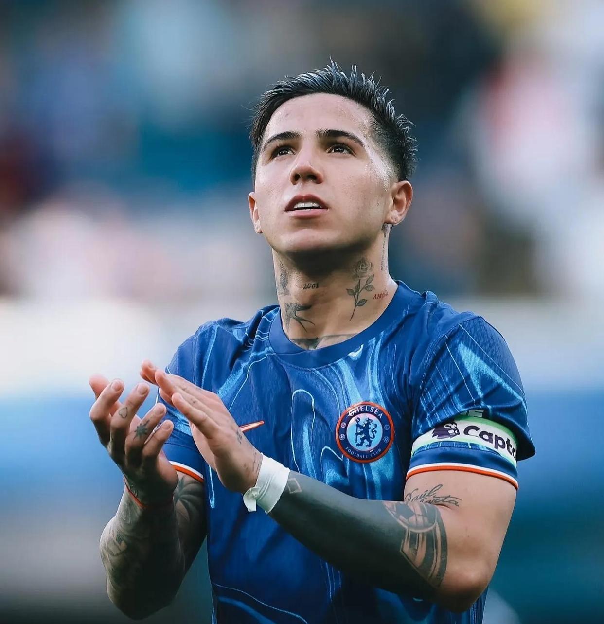 切尔西防线坚不可摧，守住胜利