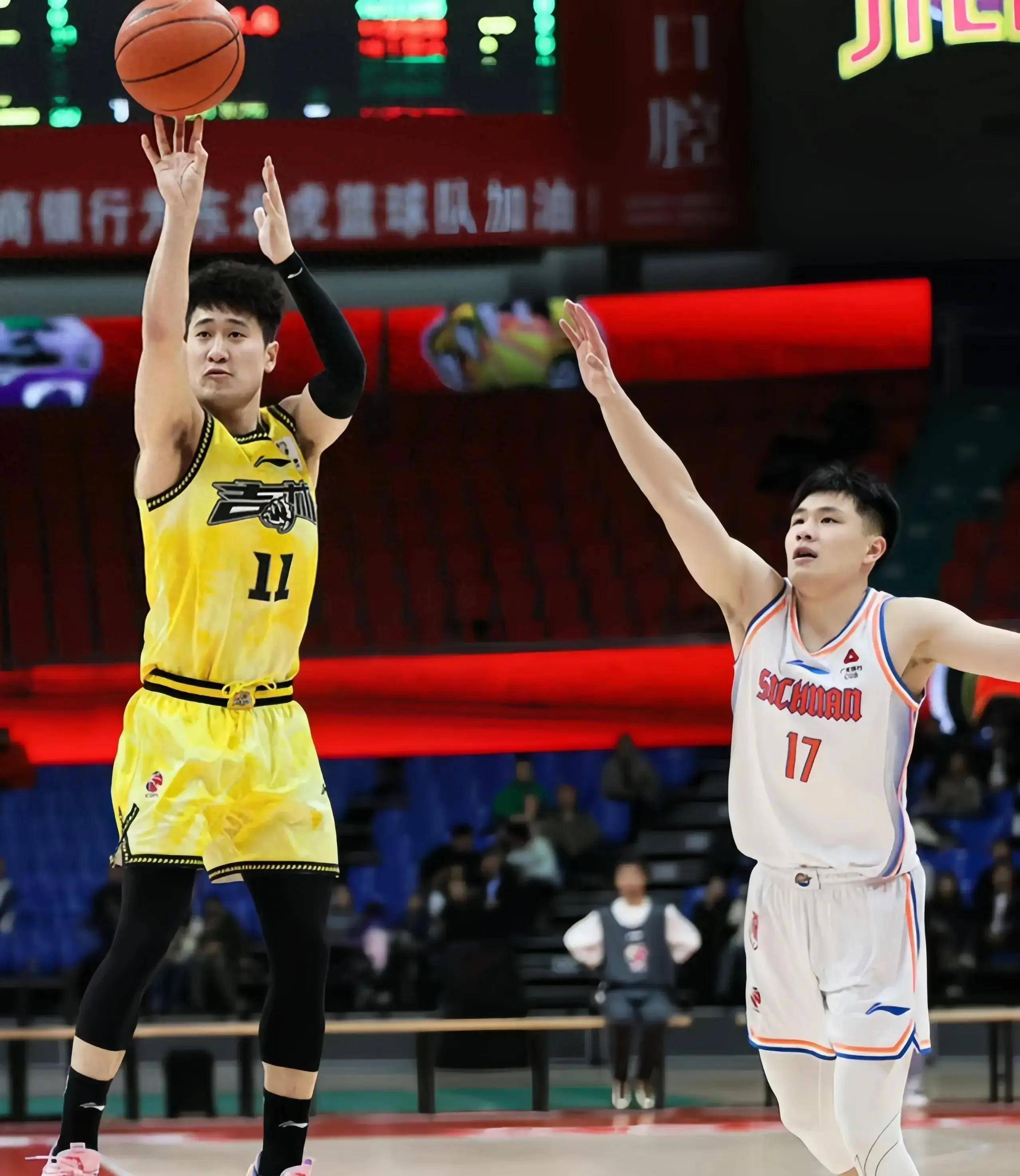 黑龙江男篮在比赛中稳定发挥,获得胜利 黑龙江男篮在比赛中稳定发挥,获得胜利