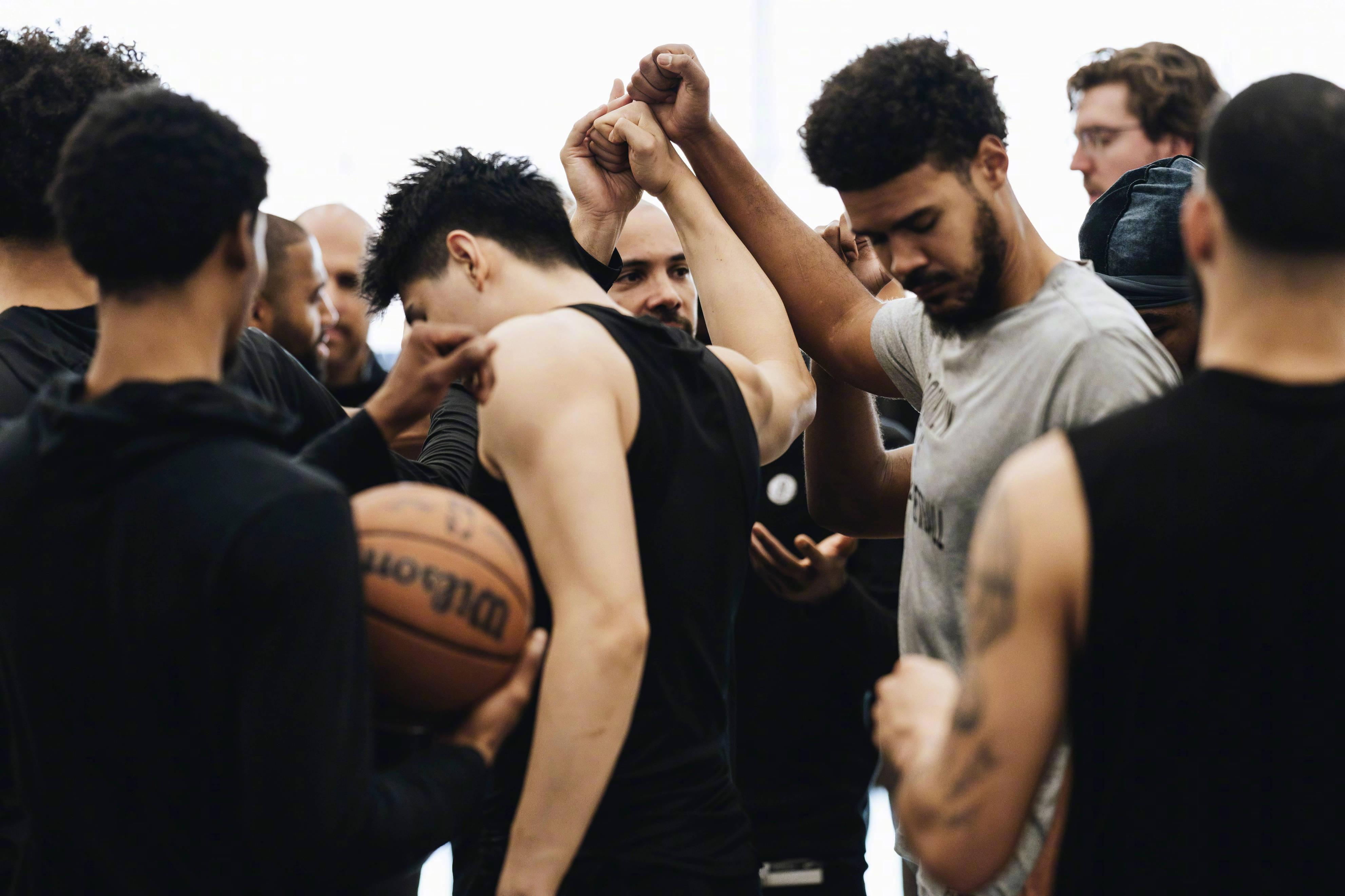 aoa体育培训-鹈鹕队阵容深厚，试图打破东部强队统治的简单介绍