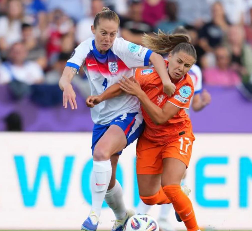 aoa体育活动-荷兰中场火力全开，获得欧洲杯资格赛入场券！