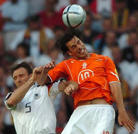 荷兰中场火力全开,获得欧洲杯资格赛入场券! 荷兰中场火力全开,获得欧洲杯资格赛入场券!