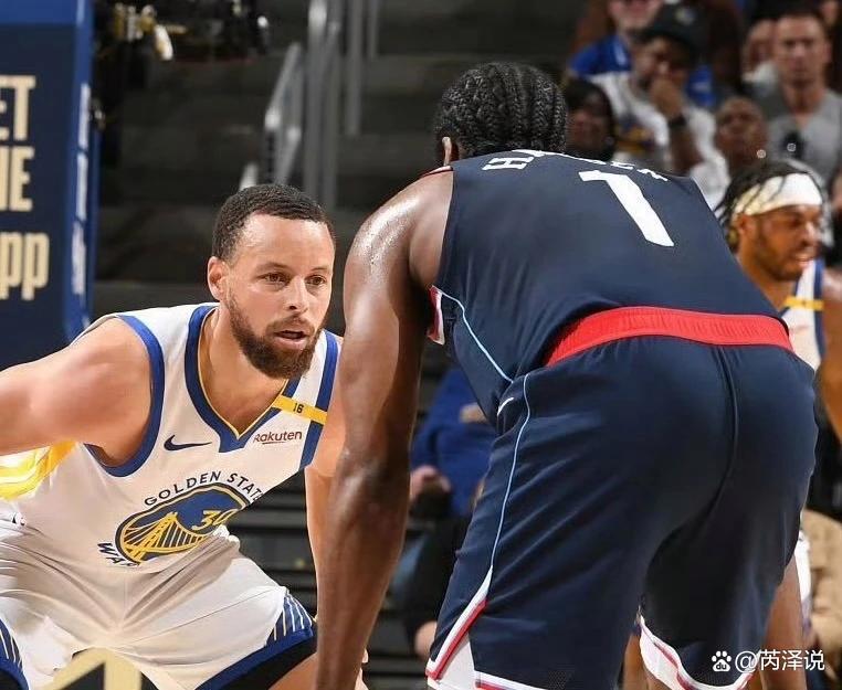aoa体育直播-勇士遭遇痛失，库里仍然稳定表现