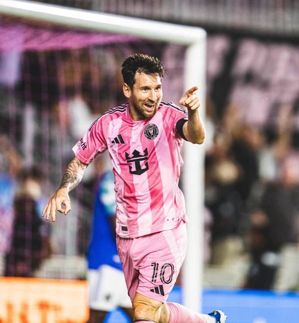 巴萨豪取大胜,梅西再创记录 巴萨豪取大胜,梅西再创记录