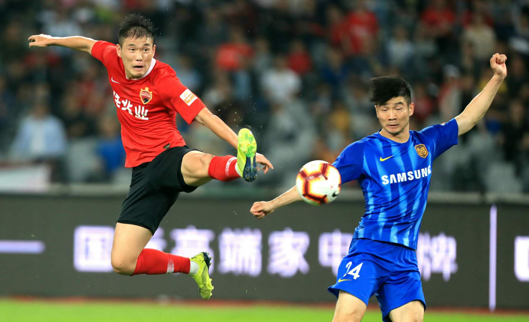 aoa体育馆-包含富力客场告捷深圳佳兆业，实力保持不败的词条