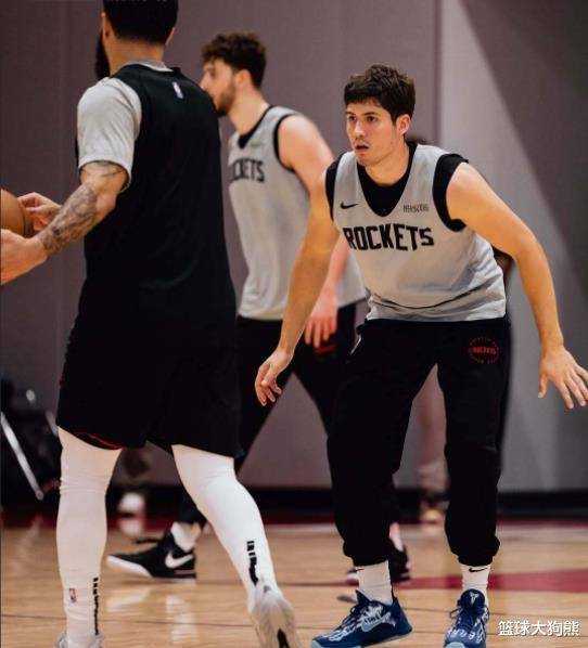 aoa体育新闻-火箭迎战勇士，实力派争夺胜利桂冠谁能笑到最后？的简单介绍